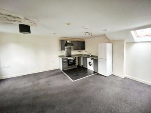lounge onto kitchen- click for photo gallery